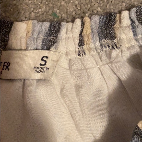 cute hollister top!! - Picture 2 of 2